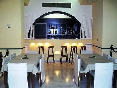 Chris Paul Hotel Diakopto