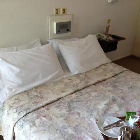 Chris Paul Hotel