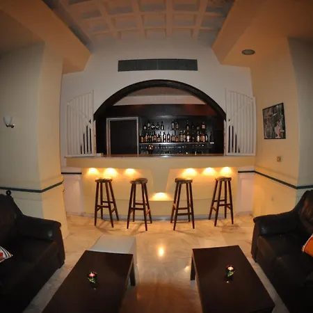 Chris Paul Hotel Diakopto