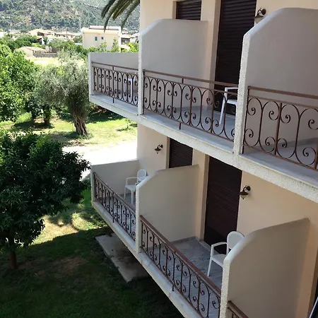 Chris Paul Hotel Diakopto